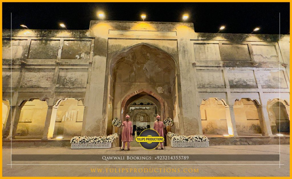 Live qawwali performance echoing inside Lahore Fort heritage venue