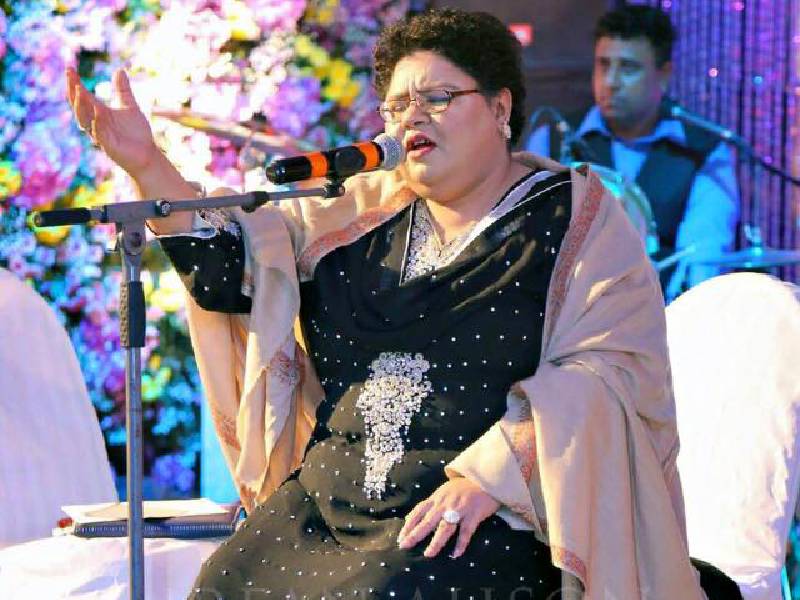 Shazia Manzoor mehndi performance